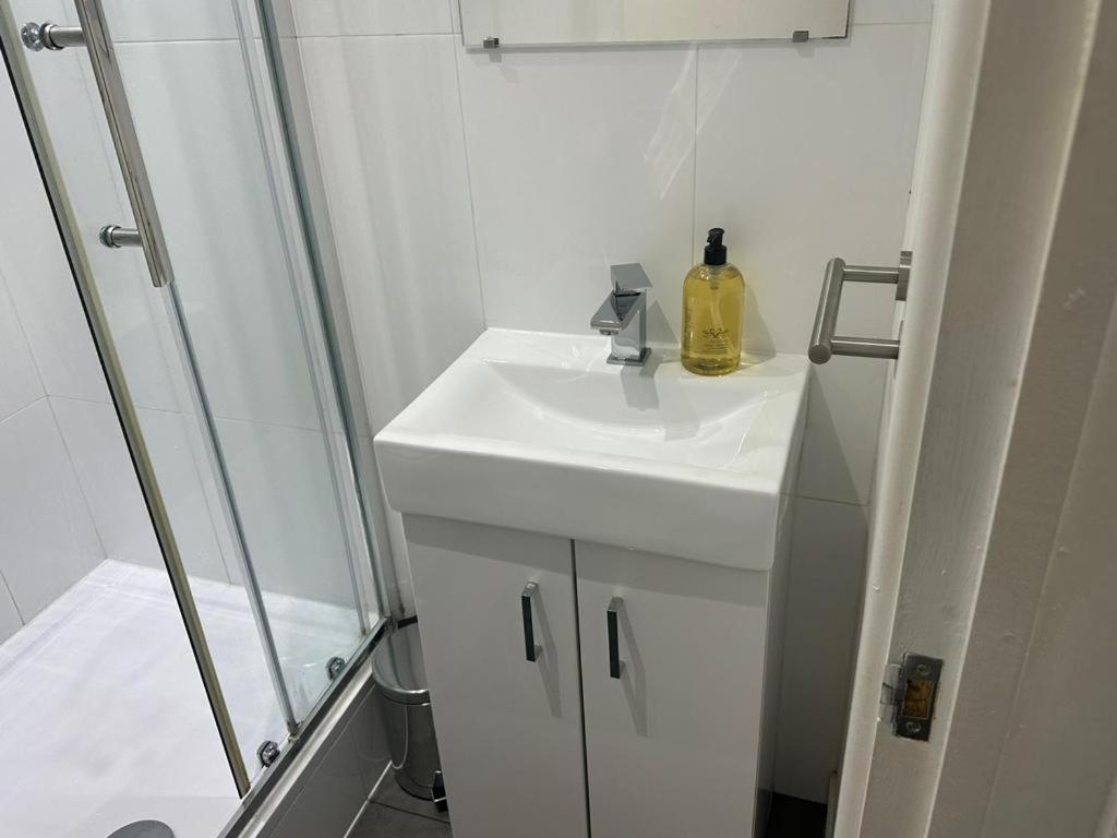 Modern 1 Bed Flat In The Heart Of Hackney Apartamento Londres Exterior foto